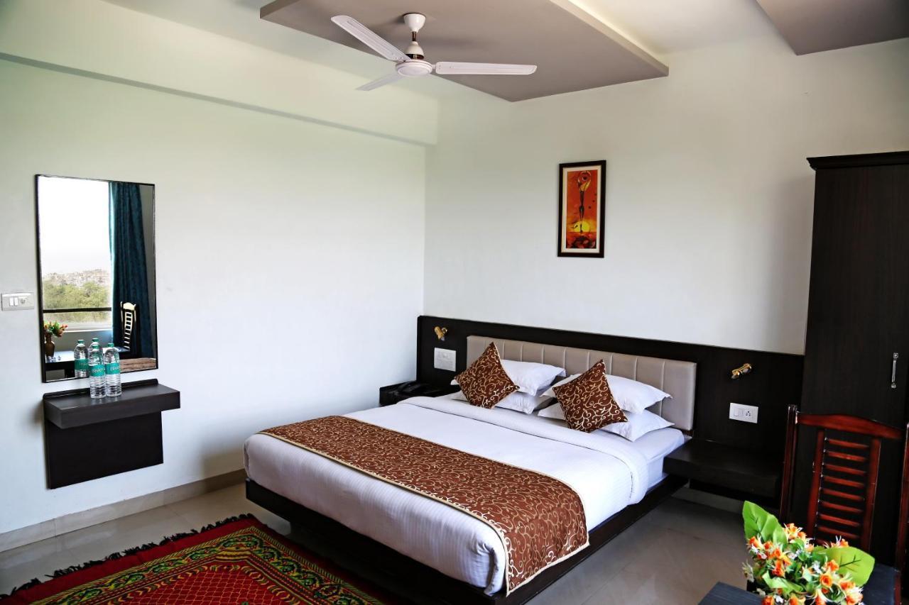 Narayans Leela Inn Udaipur Exteriör bild