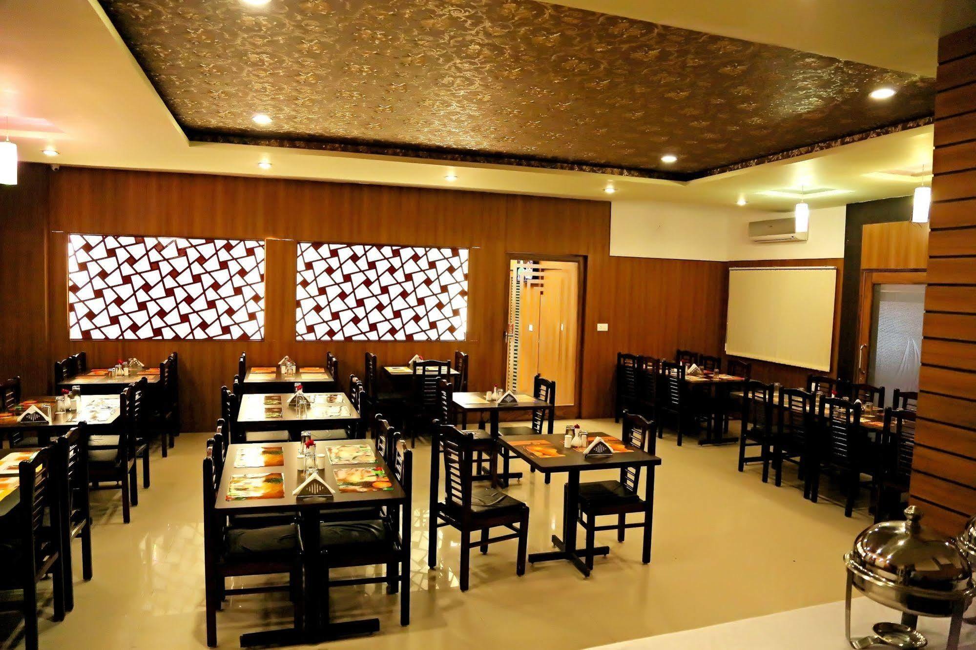 Narayans Leela Inn Udaipur Exteriör bild